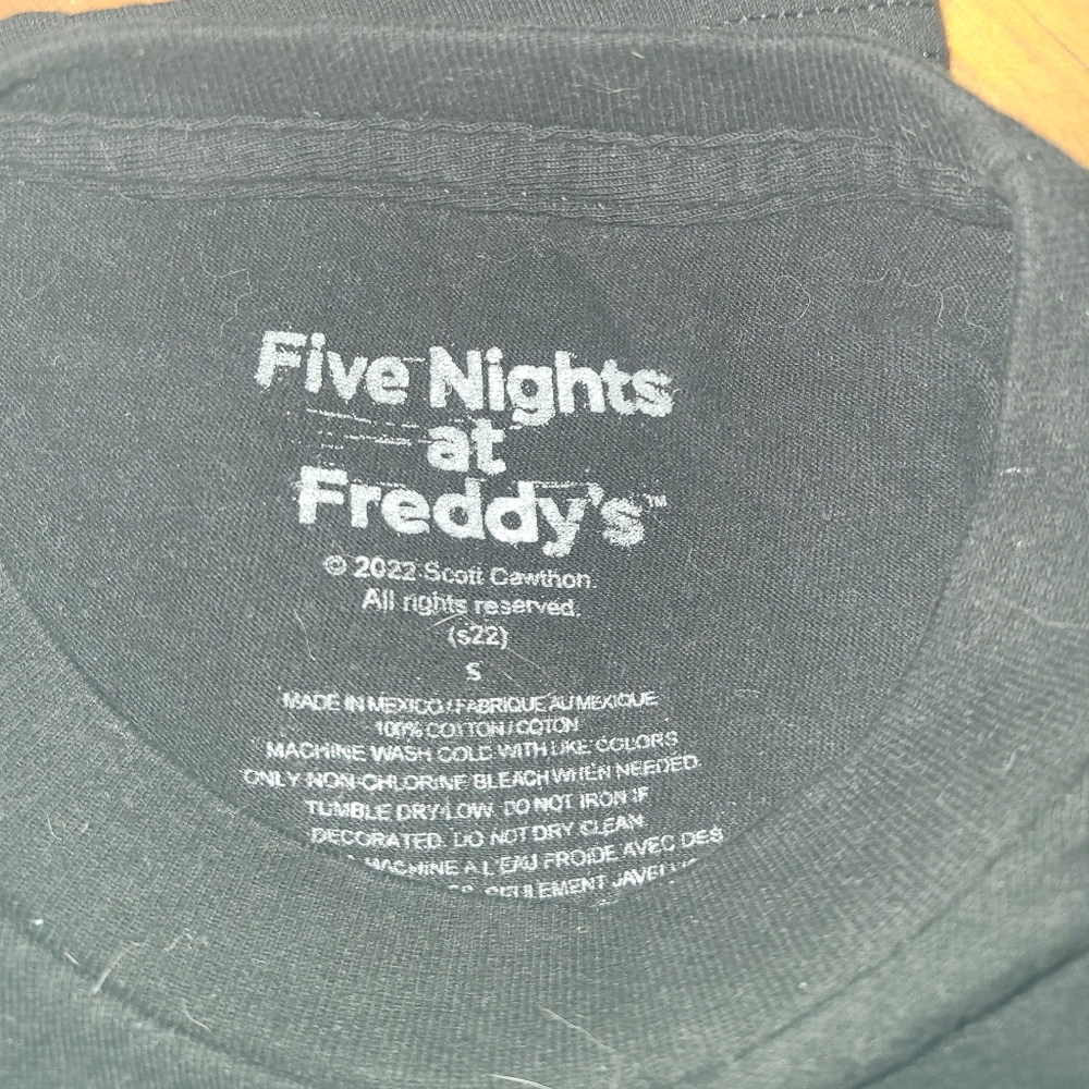 *SOLD* Hot Topic FNAF Tee - Picture 4 of 6